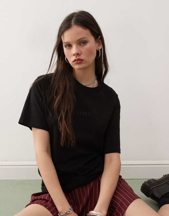 Vans essential oversized central embroidered logo t-shirt in black - Image 4