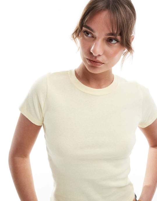 Hollister crew neck t-shirt in lemon - Image 3