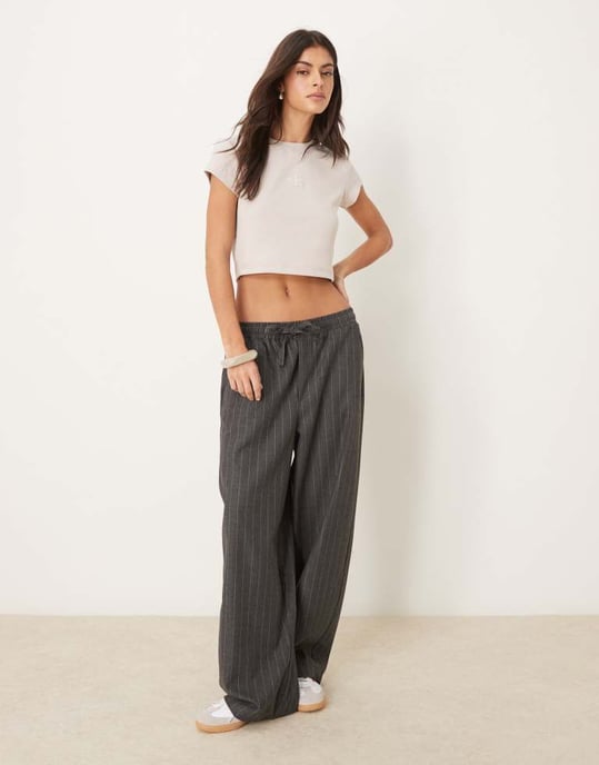 Calvin Klein Jeans monologo baby tee in stony grey - Image 4
