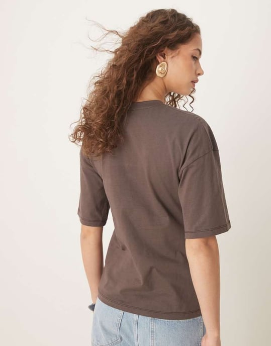 ASOS DESIGN hardware tee in brown - Image 4