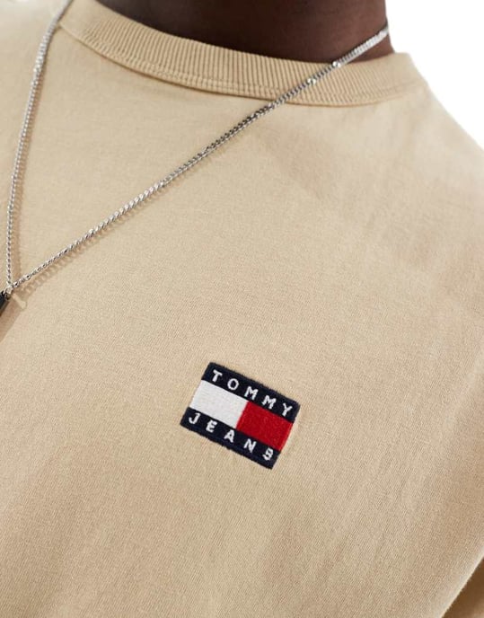 Tommy Jeans badge logo t-shirt in beige - Image 2