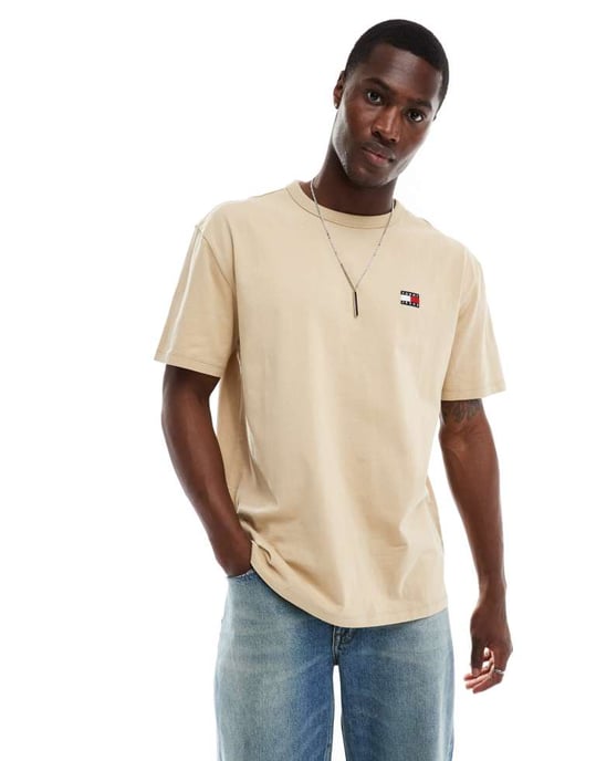 Tommy Jeans badge logo t-shirt in beige - Image 3