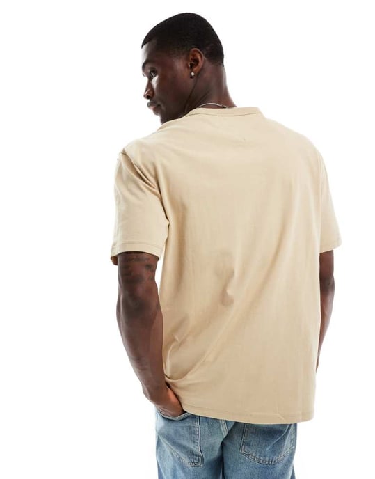 Tommy Jeans badge logo t-shirt in beige - Image 4