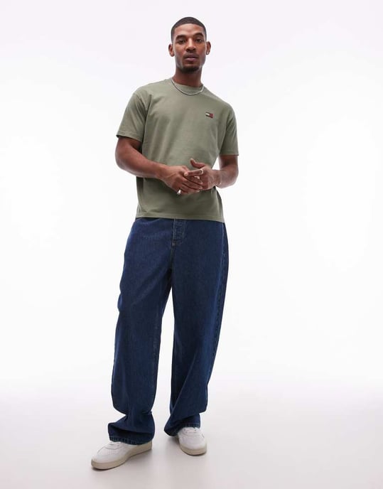 Tommy Jeans relaxed badge logo t-shirt in washed khaki - Image 3