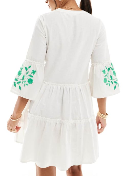 Accossorize broderie långärmad tiered strandklänning i ivory - Image 4