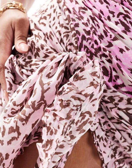 Vero Moda Curve sallagskjol med vågig kant i pastell-lila leopardmönster - Image 4