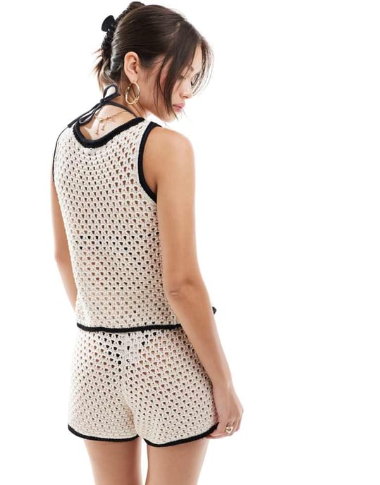 ASOS DESIGN stickad strandtopp med knyt fram och kontrasterande detaljer i krämfärg - Image 3