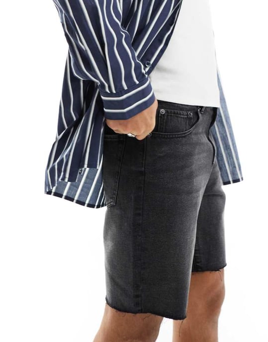 ADPT vida passform avskurna denimshorts i tvättad svart - Image 1