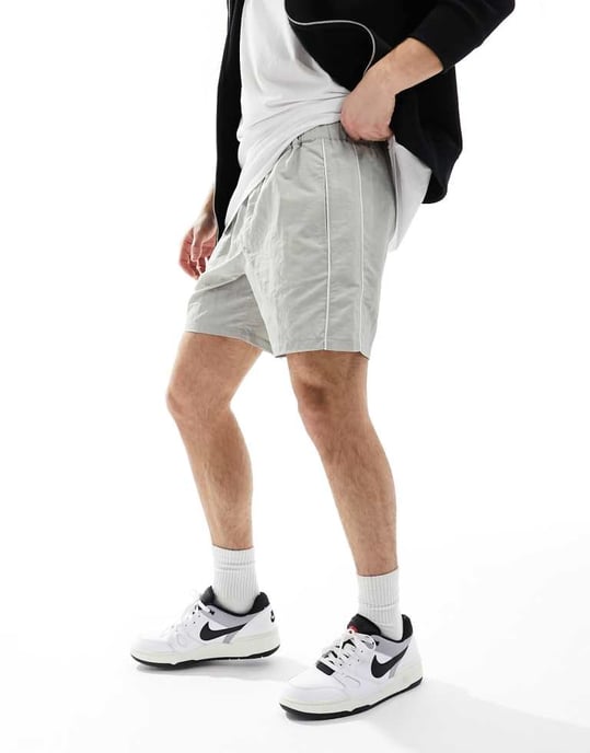 ASOS DESIGN slim nylon shorts med pipingdetalj i sten - Image 2