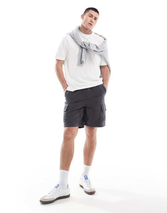 ASOS DESIGN cargoshorts i svart - Image 2