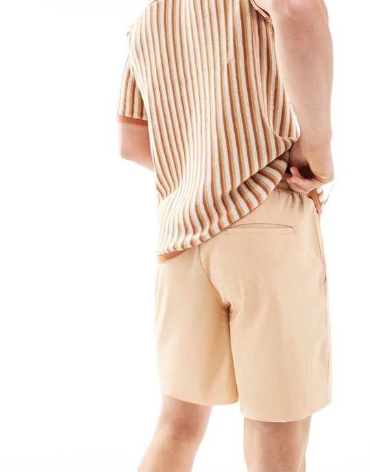 ONLY & SONS plisserad kortbyxa i beige - Image 2