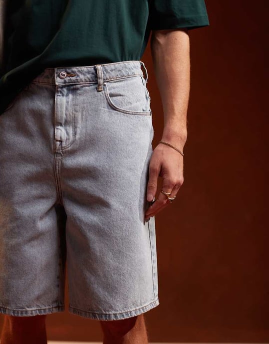 ASOS DESIGN långlängds denimshorts i ljus tvättad blå - Image 3