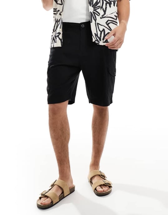 Slitna cargo-linne shorts i svart - Image 1