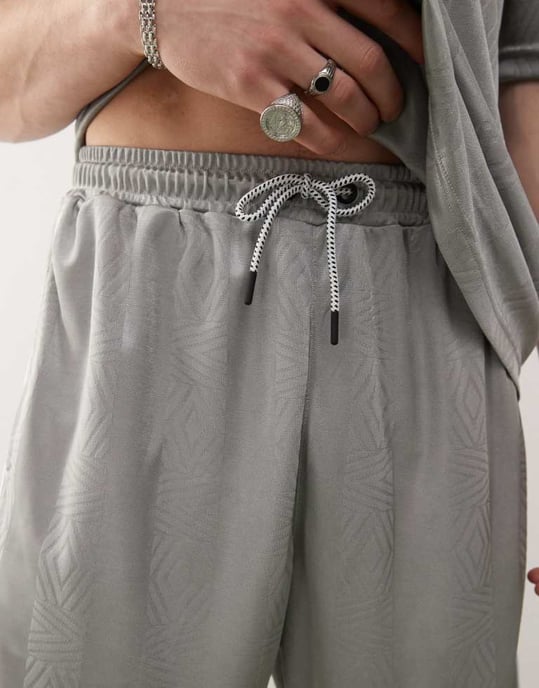 Umbro football shorts in silver - Image 3