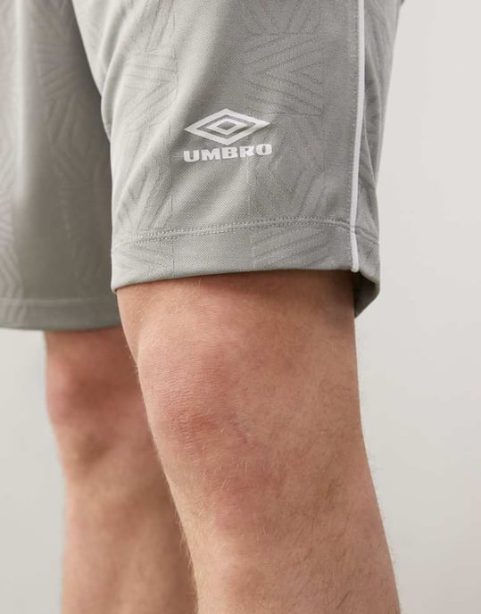 Umbro football shorts in silver - Image 4