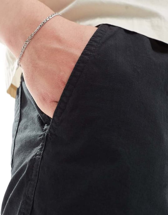 Cotton On enkla shorts i svart med dragsko i midjan - Image 3