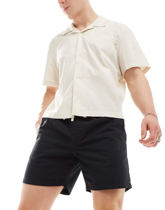 Cotton On enkla shorts i svart med dragsko i midjan - Image 4