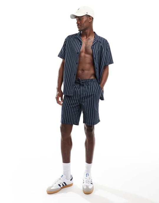 Jack & Jones koordinerad seersucker shorts i marinrandig - Image 3