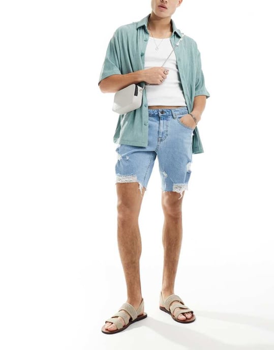 ASOS DESIGN lång denimshorts med slitage i ljus tvättad blå - Image 2