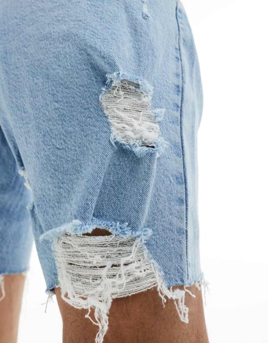 ASOS DESIGN lång denimshorts med slitage i ljus tvättad blå - Image 3