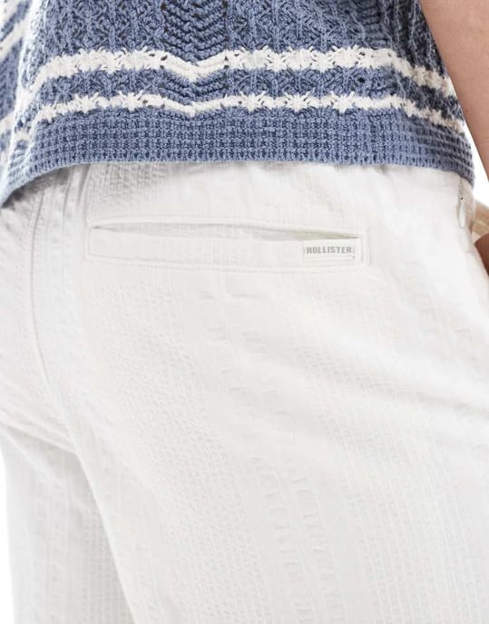 Hollister shorts med snörning i vitt mönster - Image 4