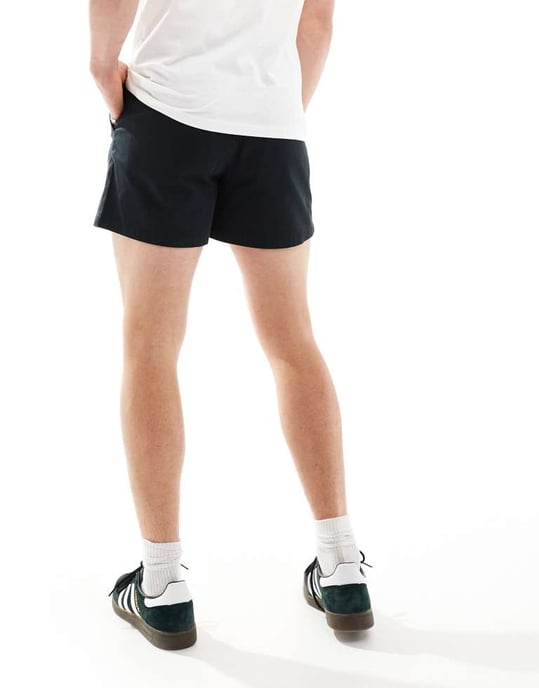 ASOS DESIGN chinoshorts i svart - Image 2