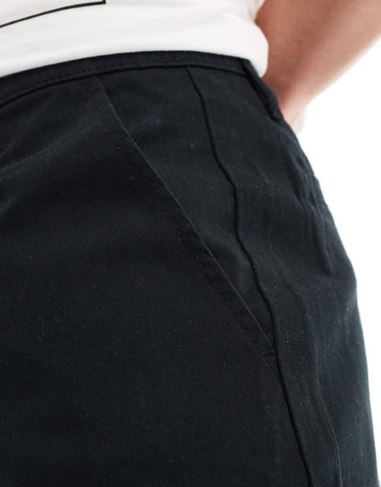 ASOS DESIGN chinoshorts i svart - Image 3