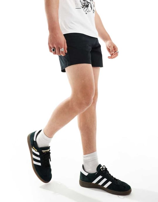 ASOS DESIGN chinoshorts i svart - Image 4