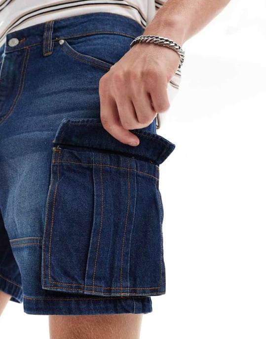 ASOS DESIGN mid-length slim jeansshorts med cargodetaljer i ljusblå tvätt - Image 2