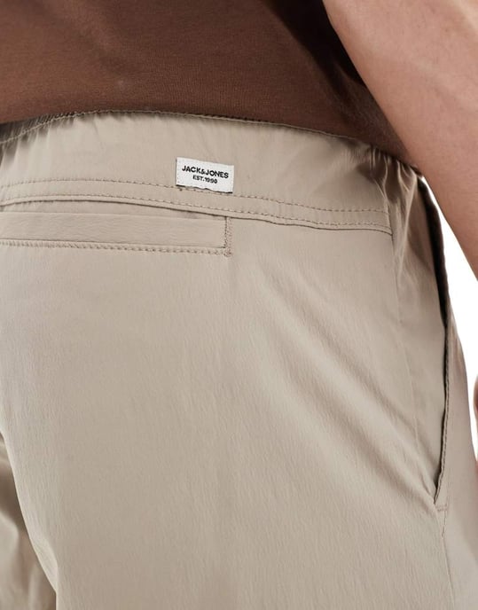 Jack & Jones teknik cargo shorts i beige - Image 3