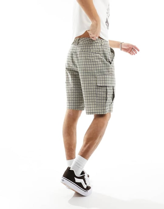 ASOS DESIGN passform cargoshorts i texturerat rutmönster - Image 3