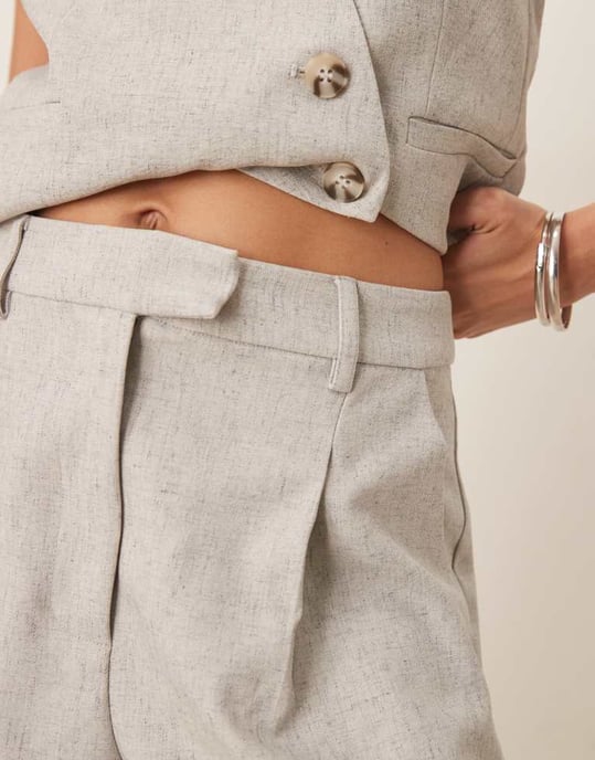 YAS tailored pleat front longline short co-ord in light grey melange - Image 2