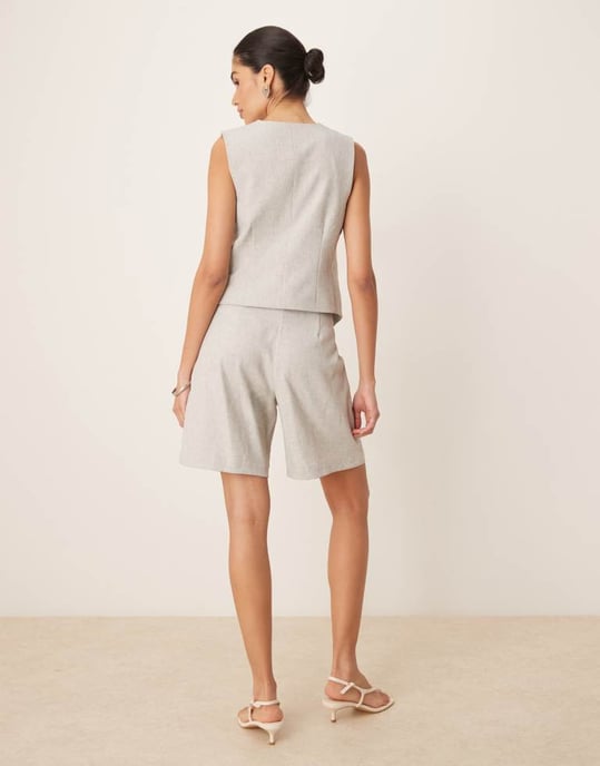 YAS tailored pleat front longline short co-ord in light grey melange - Image 4