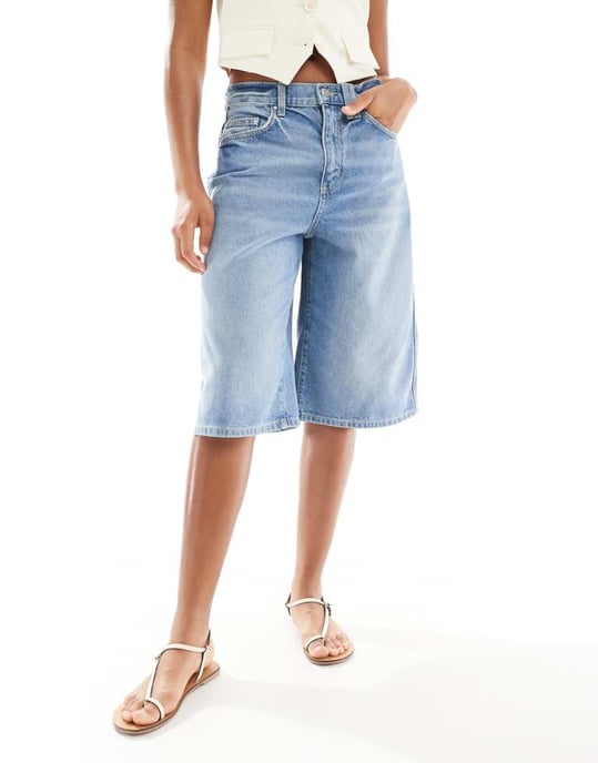 Cotton On 90s long denim short in blue haze - Image 4