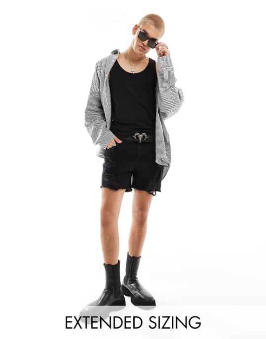ASOS DESIGN korta denimshorts med slitningar i svart - Image 1