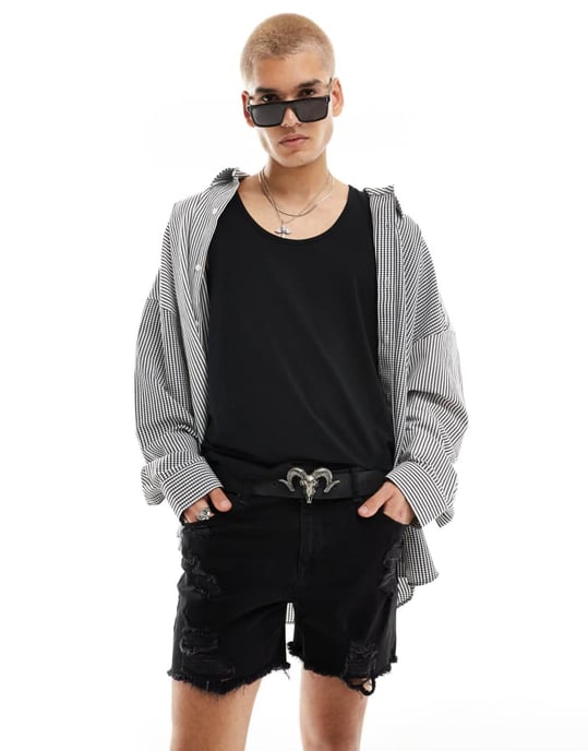 ASOS DESIGN korta denimshorts med slitningar i svart - Image 4