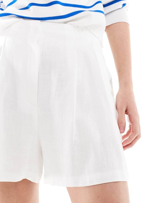 ASOS DESIGN högmidjade shorts med sömdetaljer i linne i vitt - Image 3