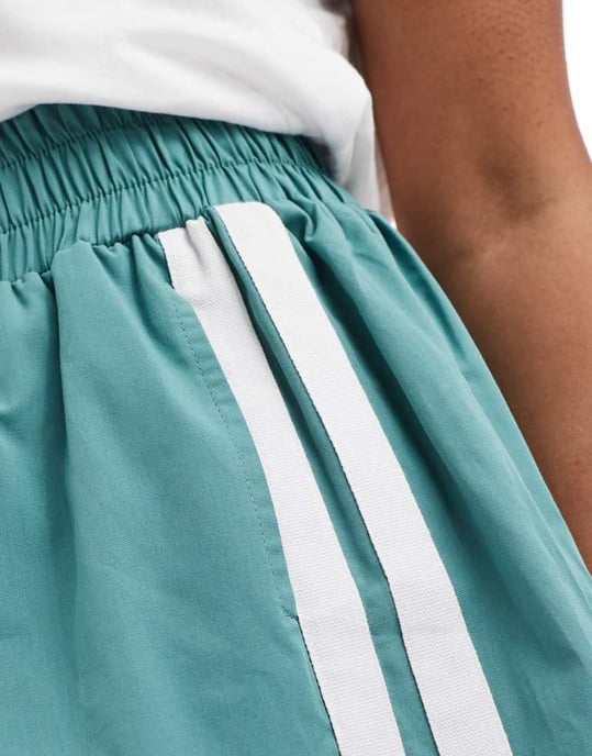 ASOS DESIGN kalsong med kontrasterande tejpdetalj i grön - Image 2