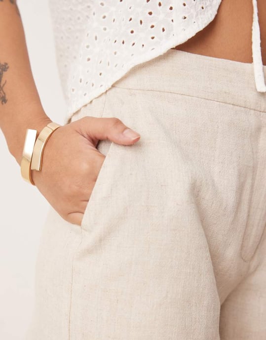 ASOS DESIGN Petite relaxed dad shorts with linen in stone - Image 4