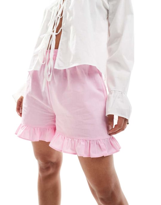 ASOS DESIGN shorts i rosa med volangkant i bomull - Image 1