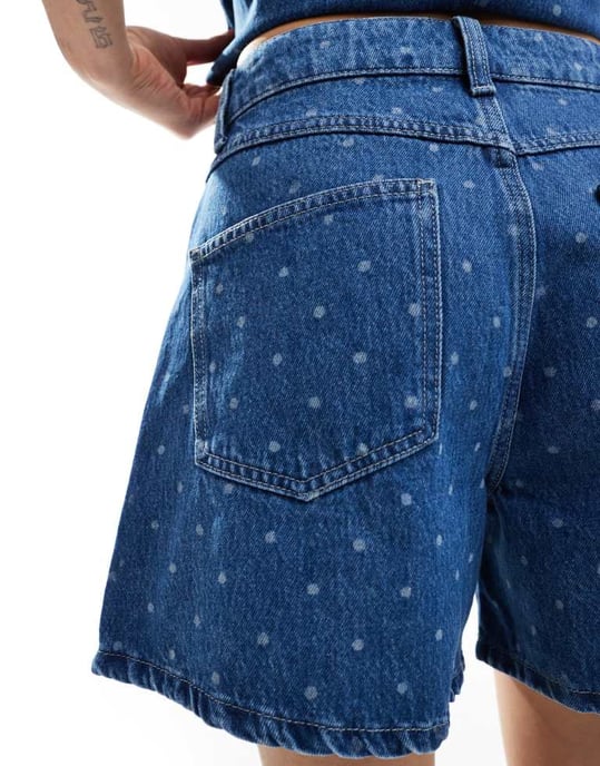 ASOS DESIGN denim dad short in polka dot print in mid blue - Image 4