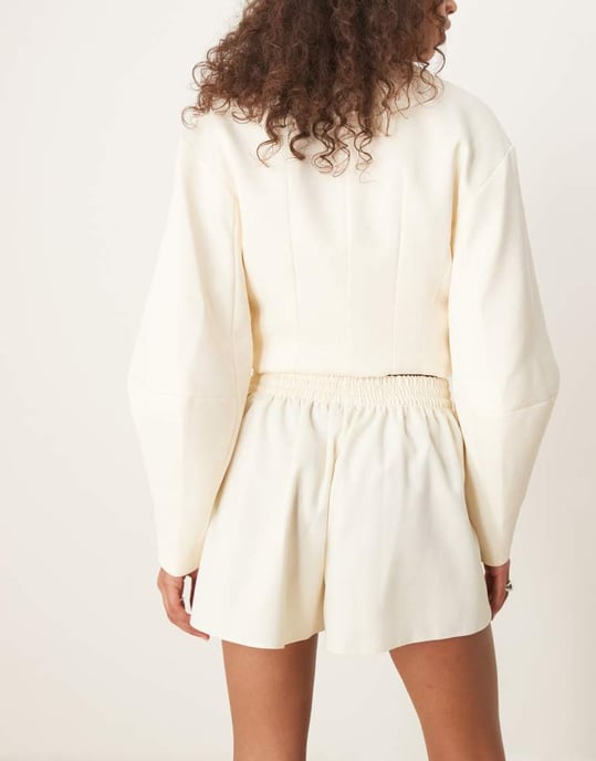 ASOS DESIGN tailored linen look boxer shorts in buttermilk - Image 4