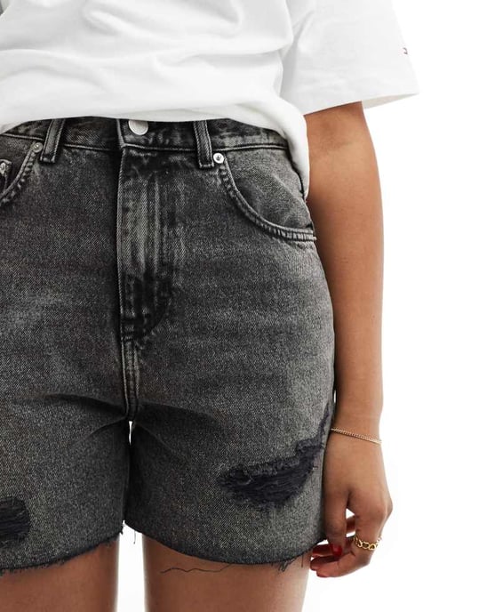 Tommy Jeans ultra high denim mom shorts in black wash - Image 4