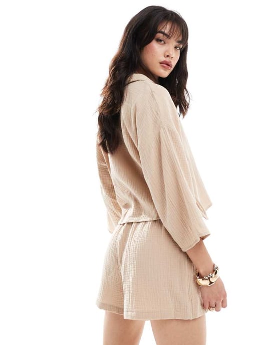 Vero Moda strukturerade shorts set i beige - Image 3