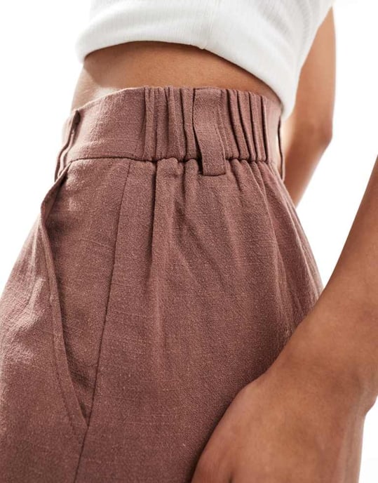 ASOS DESIGN avslappnad pappa short i linne i brunt - Image 2