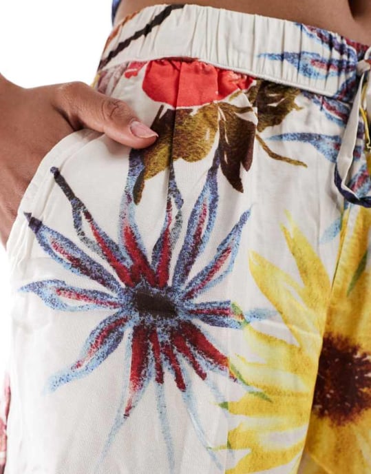 Obey samordnad tryckta shorts i vitt multi - Image 4