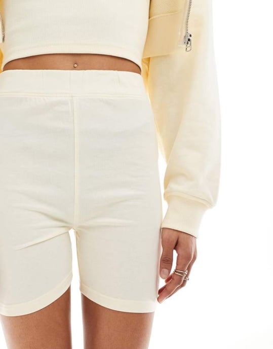 Kaiia exklusiva leggingshortser i citron - Image 2