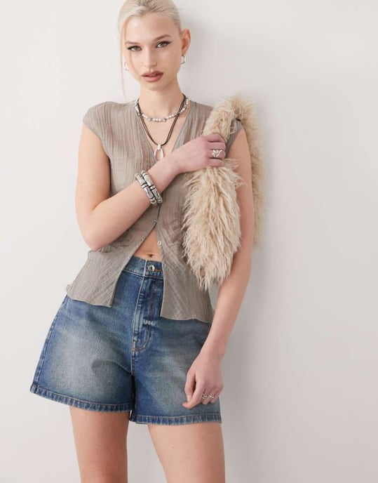 COLLUSION denim mom shorts in midwash - Image 1