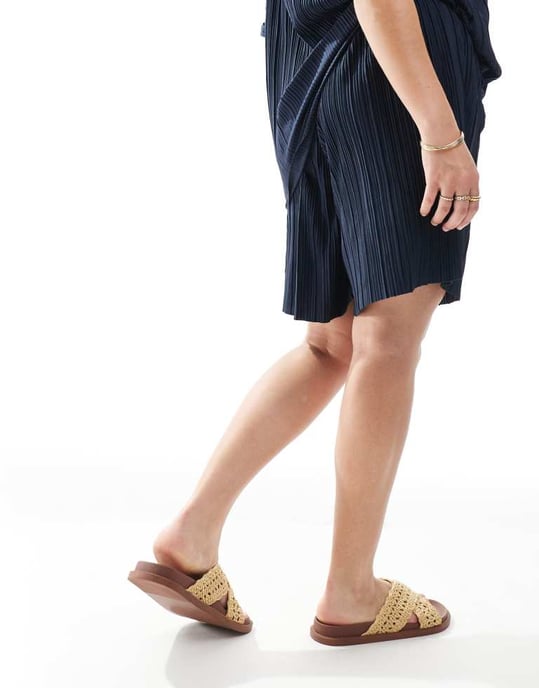 Vero Moda Curve plisse short co-ord in navy - Image 3