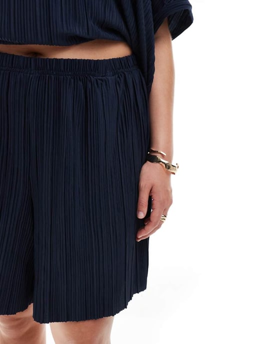 Vero Moda Curve plisse short co-ord in navy - Image 4